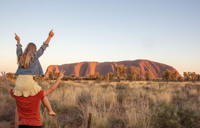 Der gewaltige  Sandsteinmonolith Uluru ist eine der wichtigsten Sehenswürdigkeiten Australiens.<span class='image-autor'>Foto: &nbsp;</span>
