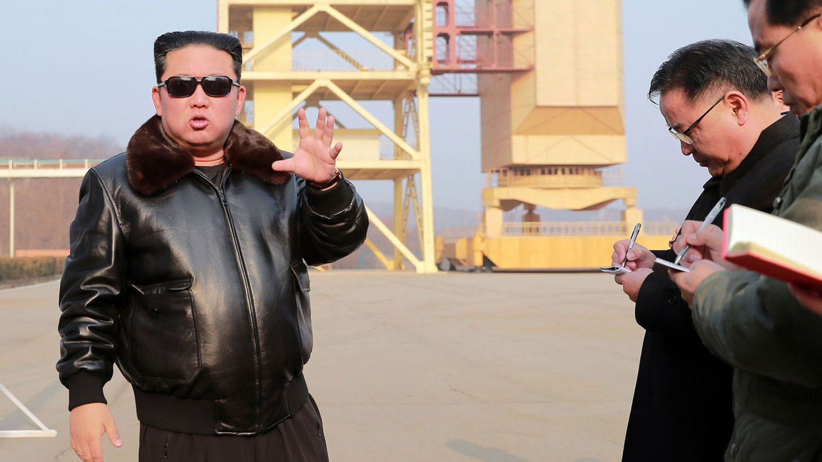 Der koreanische Machthaber  Kim Jong Un bei einem Termin mit nordkoreanischen Medienvertretern.Foto: dpa