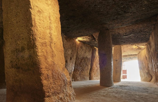 Das Grab misst 50 Meter im Durchmesser, ist mehr als vier Meter hoch, 27,50 Meter lang und misst an der breitesten Stelle sechs Meter.<span class='image-autor'>Foto: Imago/Imagebroker</span>