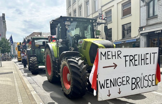 Teilnehmende versammelten sich am Dienstag mit rund 500 Traktoren in Brüssel.<span class='image-autor'>Foto: dpa/Stella Venohr</span>