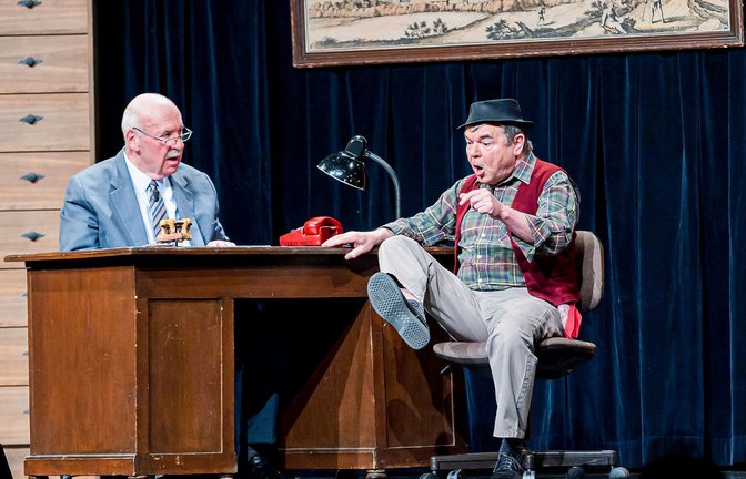 Albin Braig und Karlheinz Hartmann alias „Hannes und der Bürgermeister“ haben in der Mäulesmühle ein treues Publikum. Aber Jugendliche bringen sie nicht zum Dialekt.<span class='image-autor'>Foto: KS-Images.de//Karsten Schmalz</span>