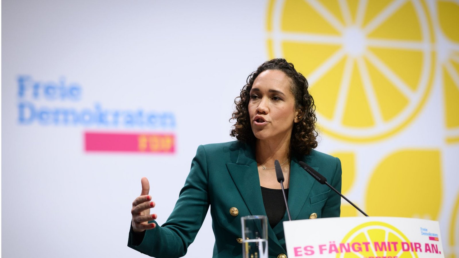FDP-Generalsekretärin Nicole Büttner bemüht sich um mehr Pfiff für die Partei.Foto: Bernd von Jutrczenka/dpa FDP-Generalsekretärin Nicole Büttner bemüht sich um mehr Pfiff für die Partei.Foto: Bernd von Jutrczenka/dpa