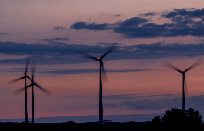 Windräder sind nach der neuen Anlagestrategie des Landes unverdächtig.<span class='image-autor'>Foto: picture alliance/dpa/Jens Büttner</span>