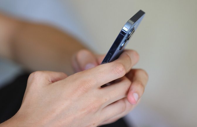Handys sind ein schlechtes Erziehungsinstrument: Was dort zu besichtigen ist, inspiriert auch Kinder zu kriminellem Fehlverhalten.<span class='image-autor'>Foto: Karl-Josef Hildenbrand/Deutsche</span>