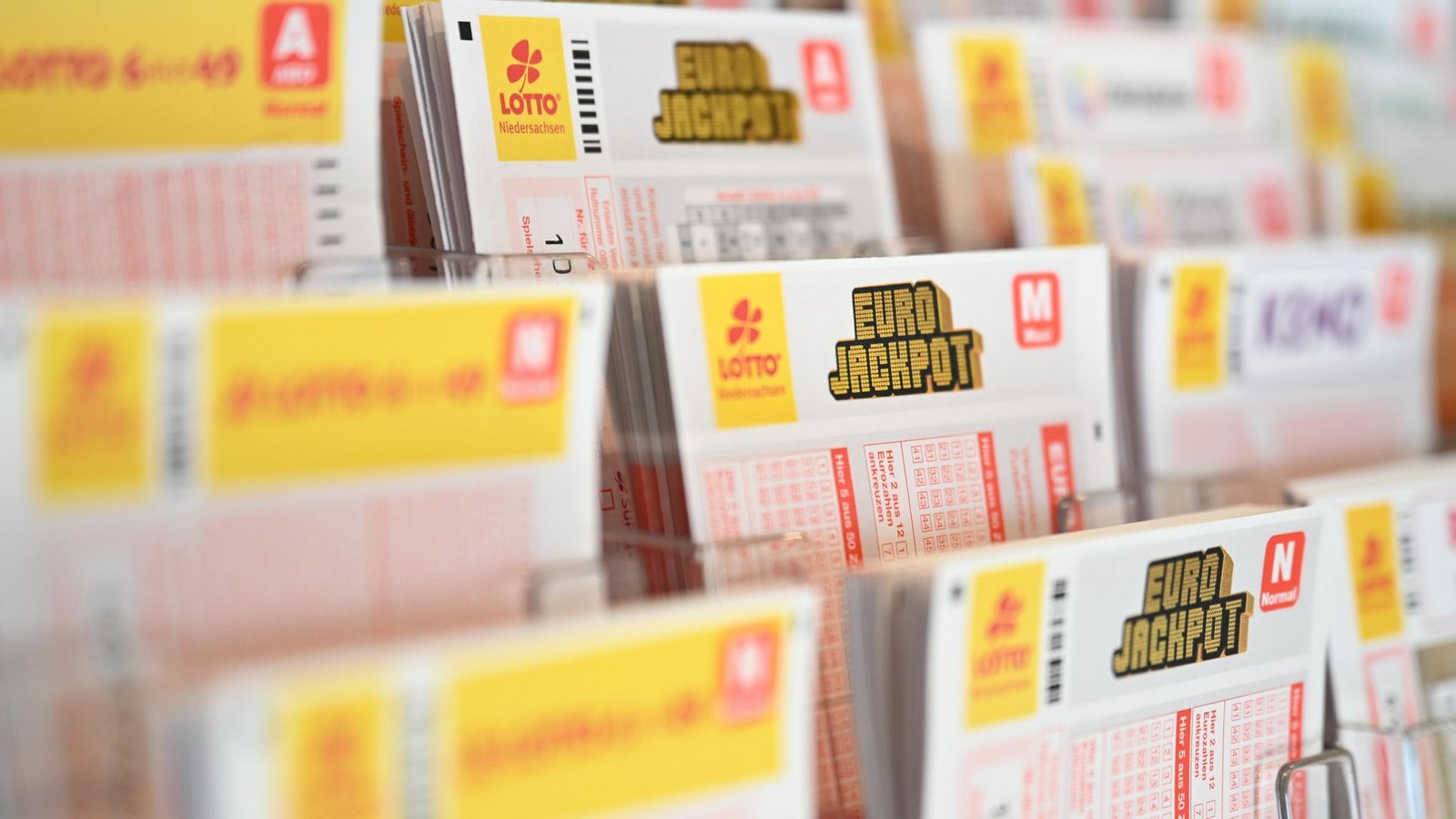 Mehr als 87 Millionen Euro gehen nach der Ziehung nach Nordrhein-Westfalen. (Symbolbild)Foto: Shireen Broszies/dpa Mehr als 87 Millionen Euro gehen nach der Ziehung nach Nordrhein-Westfalen. (Symbolbild)Foto: Shireen Broszies/dpa