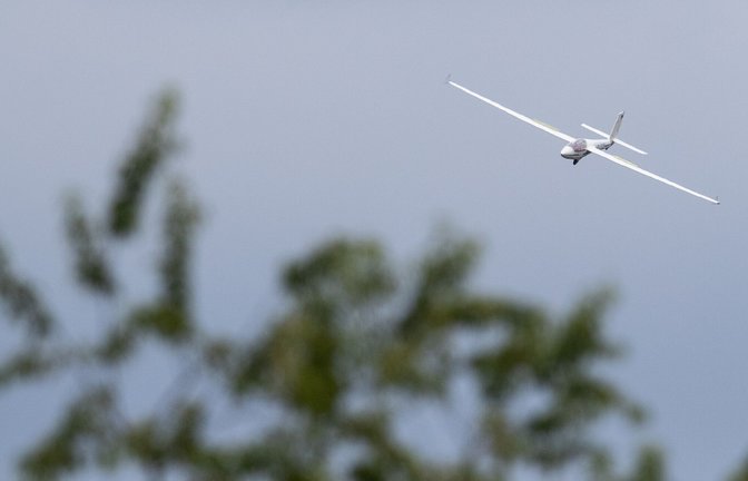 Ein Pilot eines Segelflugzeuges musste bei Heidelberg notlanden. (Symbolbild)<span class='image-autor'>Foto: dpa/Friso Gentsch/Friso Gentsch</span>
