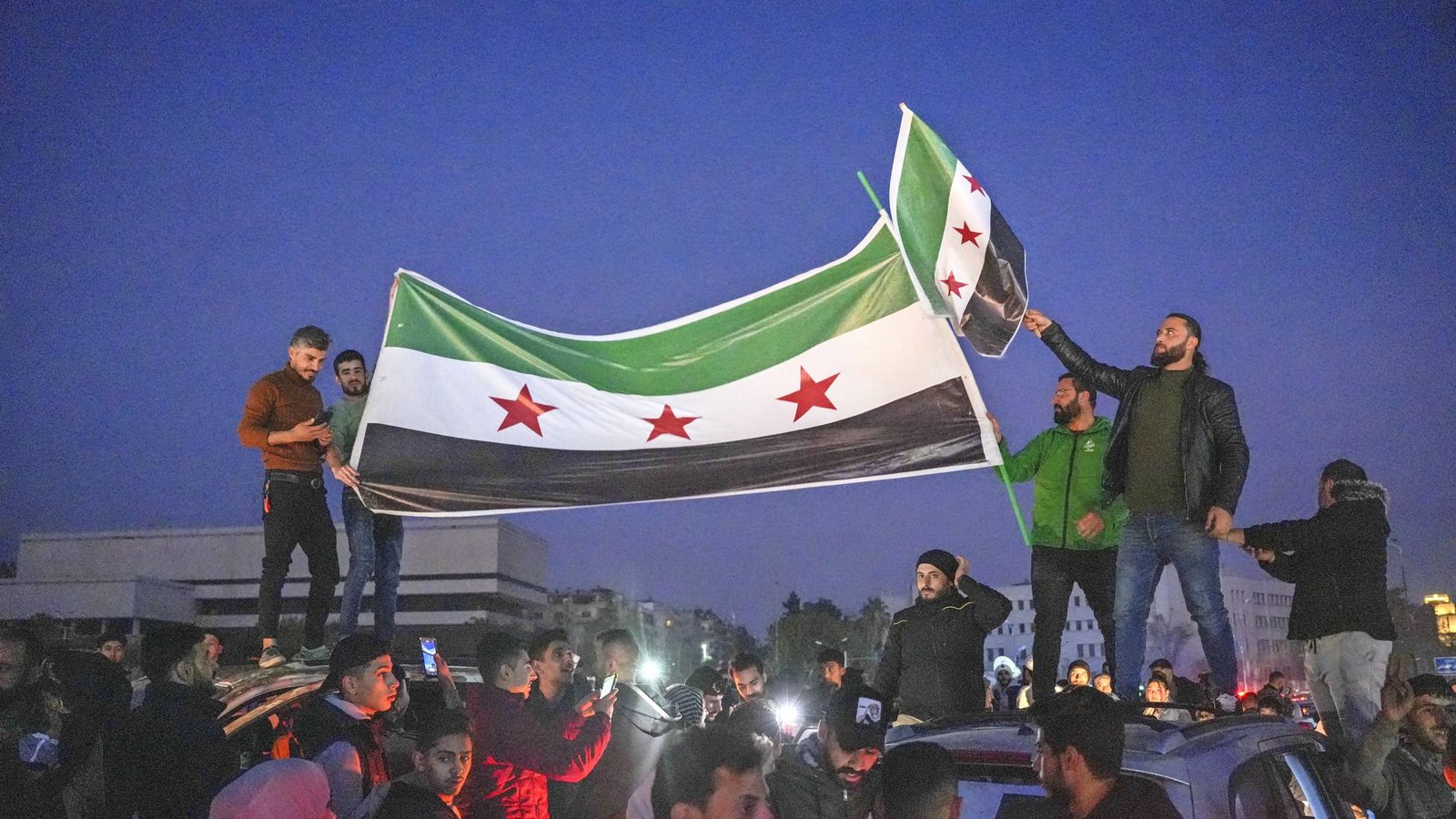 Syrer feiern in Damaskus den Sieg über das Assad-Regime.Foto: imago//Rami Alsayed Syrer feiern in Damaskus den Sieg über das Assad-Regime.Foto: imago//Rami Alsayed