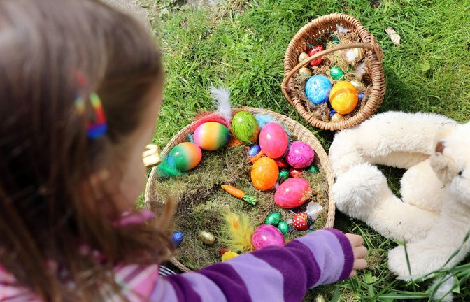 Das Highlight an Ostern für Kinder: Ostereier suchen.<span class='image-autor'>Foto: dpa-tmn/Mascha Brichta</span>