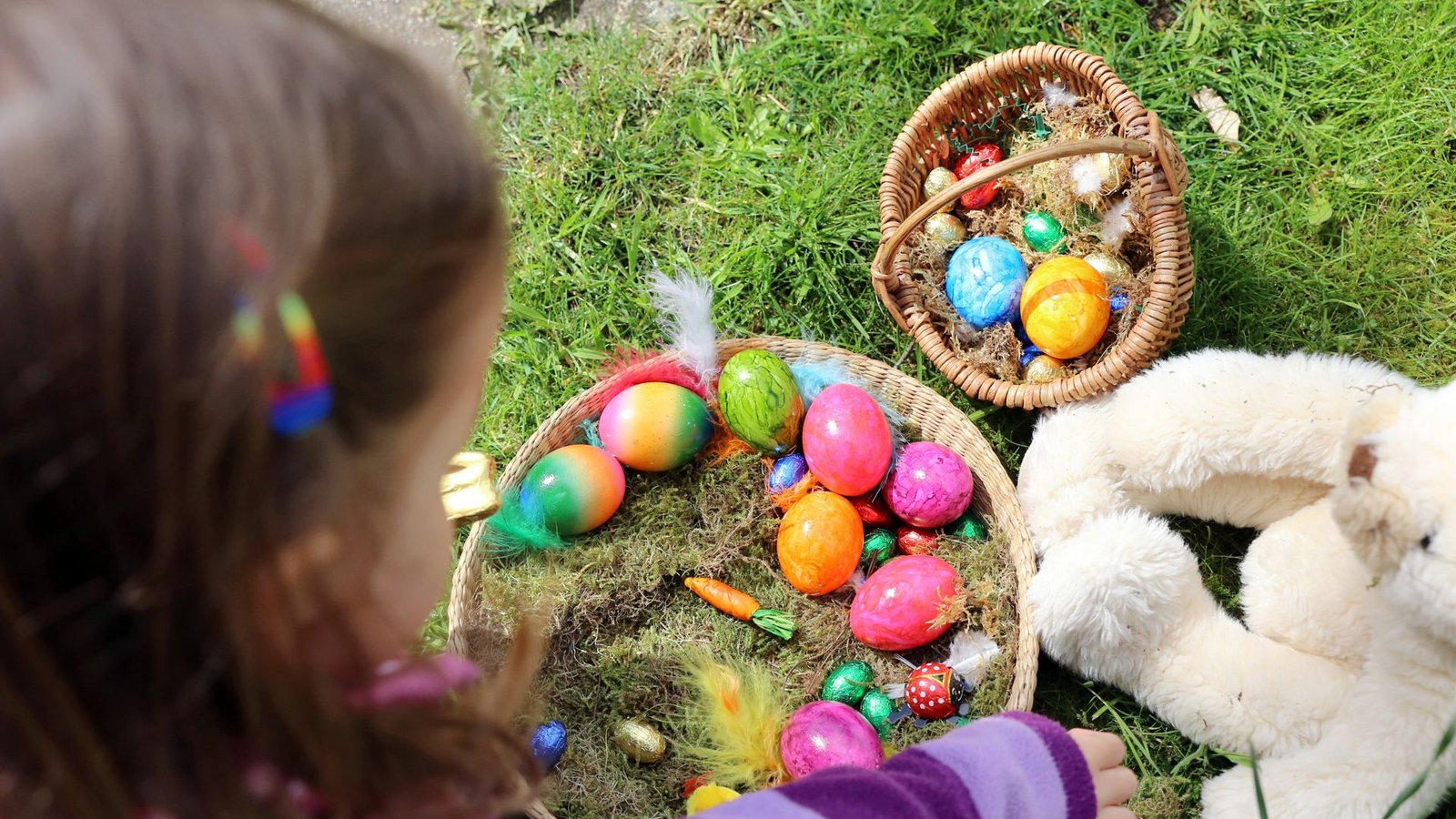 Das Highlight an Ostern für Kinder: Ostereier suchen.Foto: dpa-tmn/Mascha Brichta Das Highlight an Ostern für Kinder: Ostereier suchen.Foto: dpa-tmn/Mascha Brichta