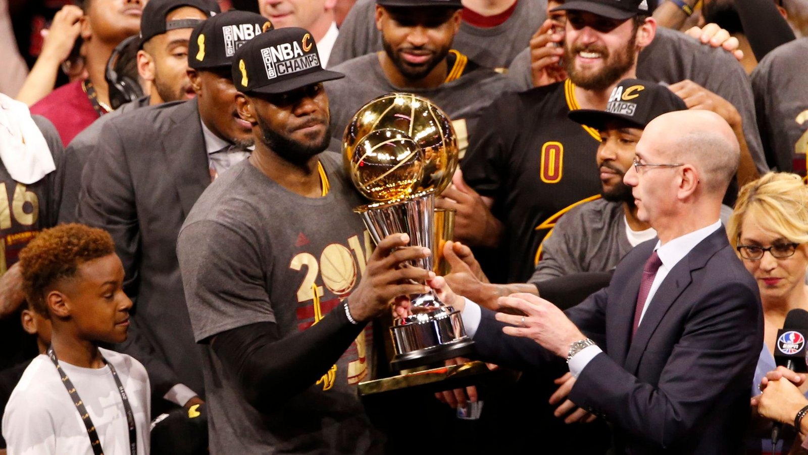 Sein größter Erfolg: James feiert den NBA-Titel 2016.Foto: picture alliance / dpa