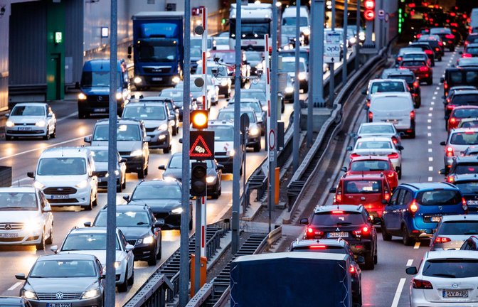Deutschland setzt sich im Streit um das Verbrenner-Aus in der EU durch. Auch nach 2035 sollen Neuwagen zugelassen werden dürfen, die mit E-Fuels betrieben werden.<span class='image-autor'>Foto: dpa/Matthias Balk</span>
