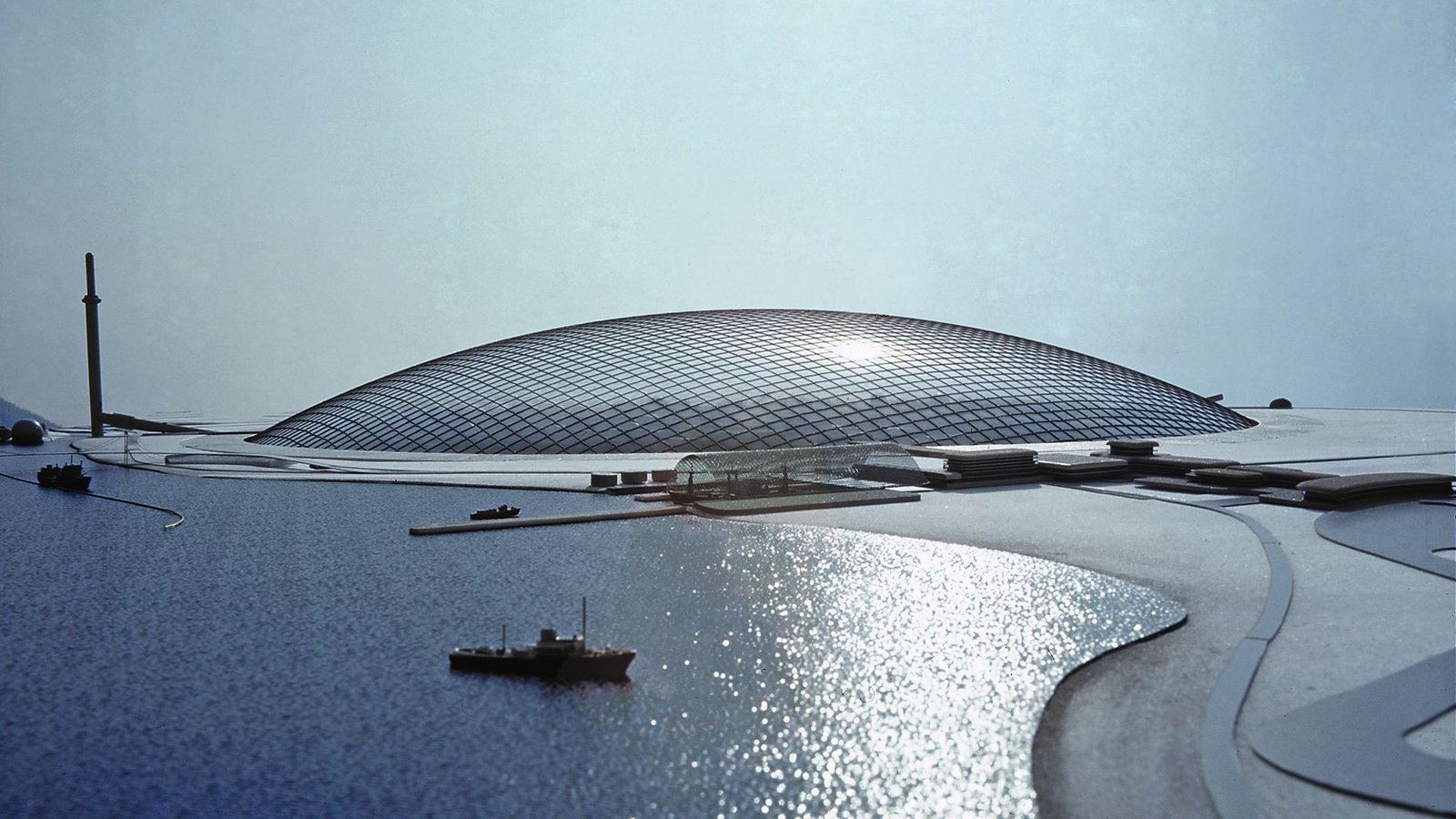 Kenzo Tange mit Frei Otto, Projektstudie „Stadt in der Arktis“ (1971), ModellfotoFoto: Werkarchiv Frei Otto / Prestel Verlag