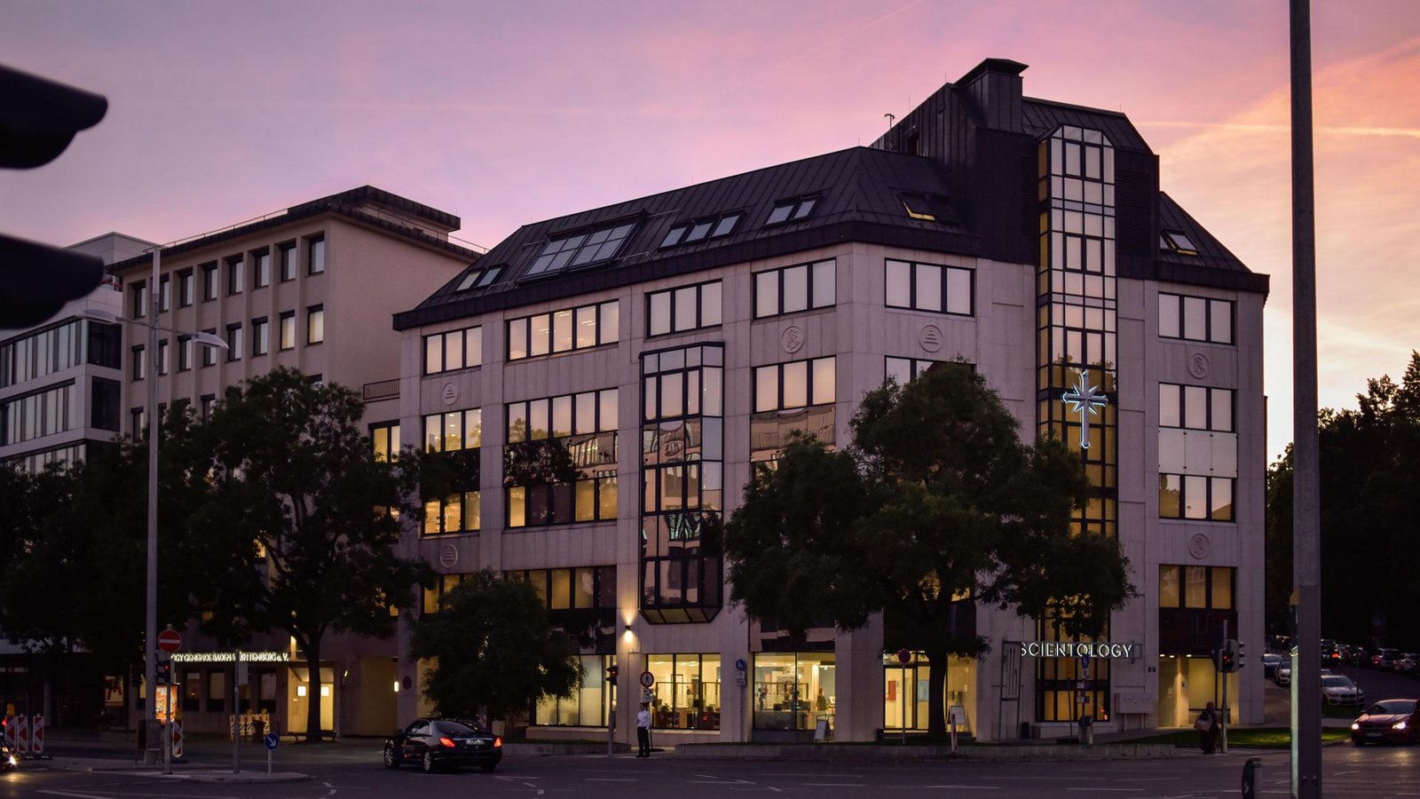 Bewegungen wie Scientology, hier die Stuttgarter Zentrale, werden zunehmend abgelöst durch vereinzelte Coaches und Esoteriker.Foto: Lichtgut/Max Kovalenko Bewegungen wie Scientology, hier die Stuttgarter Zentrale, werden zunehmend abgelöst durch vereinzelte Coaches und Esoteriker.Foto: Lichtgut/Max Kovalenko