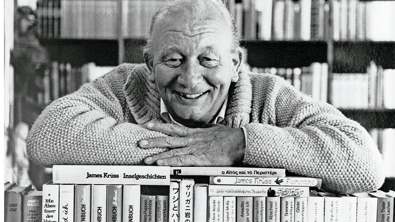 James Krüss und seine gesammelten WerkeFoto: Conrad Piepenburg James Krüss und seine gesammelten WerkeFoto: Conrad Piepenburg