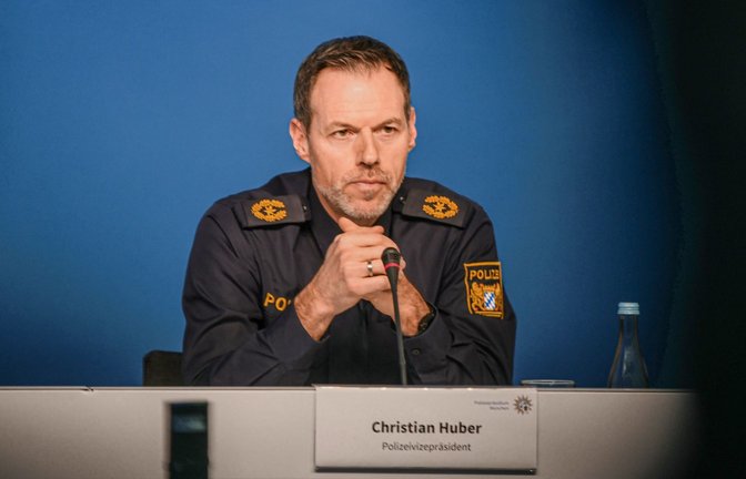 Der Münchner Polizeivizepräsident Christian Huberberichtete über den Stand der Ermittlungen.<span class='image-autor'>Foto: dpa/Jason Tschepljakow</span>