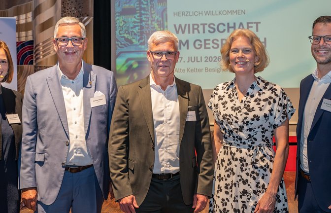 Sprechen über erfolgreichen Mittelstand (von links): Moderatorin Constance Dada, Landrat Dietmar Allgaier, Hanno Höhn, Professorin Dr. Katharina Hölzle und Dr. André Konzelmann.  <span class='image-autor'>Foto: Landratsamt Ludwigsburg</span>