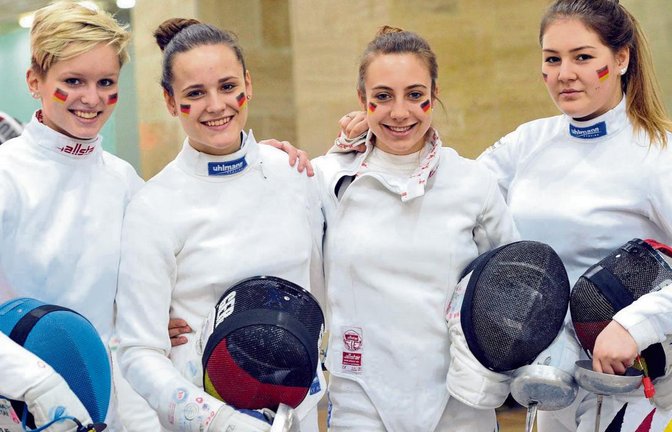 Vertreten Deutschland bei der Junioren-WM im bulgarischen Plovdiv in der Degenkonkurrenz: (von links) Karina Mantai (FC Tauberbischofsheim), Vanessa Riedmüller und Sophia Weitbrecht (beide Heidenheimer SB) sowie Kim Treudt-Gösser (FZ Solingen)  Foto: Bizzi