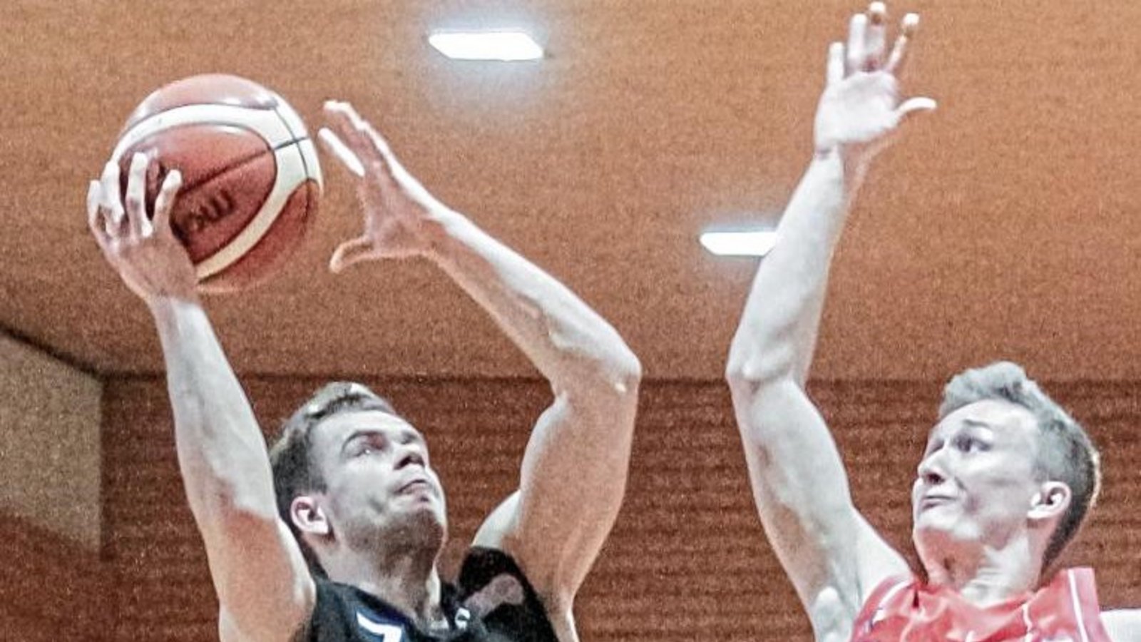Mit Lucas Schneider (links) greift die BSG Vaihingen/Sachsenheim nach ihrem Aufstieg in die Oberliga am Samstag zum ersten Mal in der Halle am Stromberg-Gymnasium an. Foto: Simecek Mit Lucas Schneider (links) greift die BSG Vaihingen/Sachsenheim nach ihrem Aufstieg in die Oberliga am Samstag zum ersten Mal in der Halle am Stromberg-Gymnasium an. Foto: Simecek