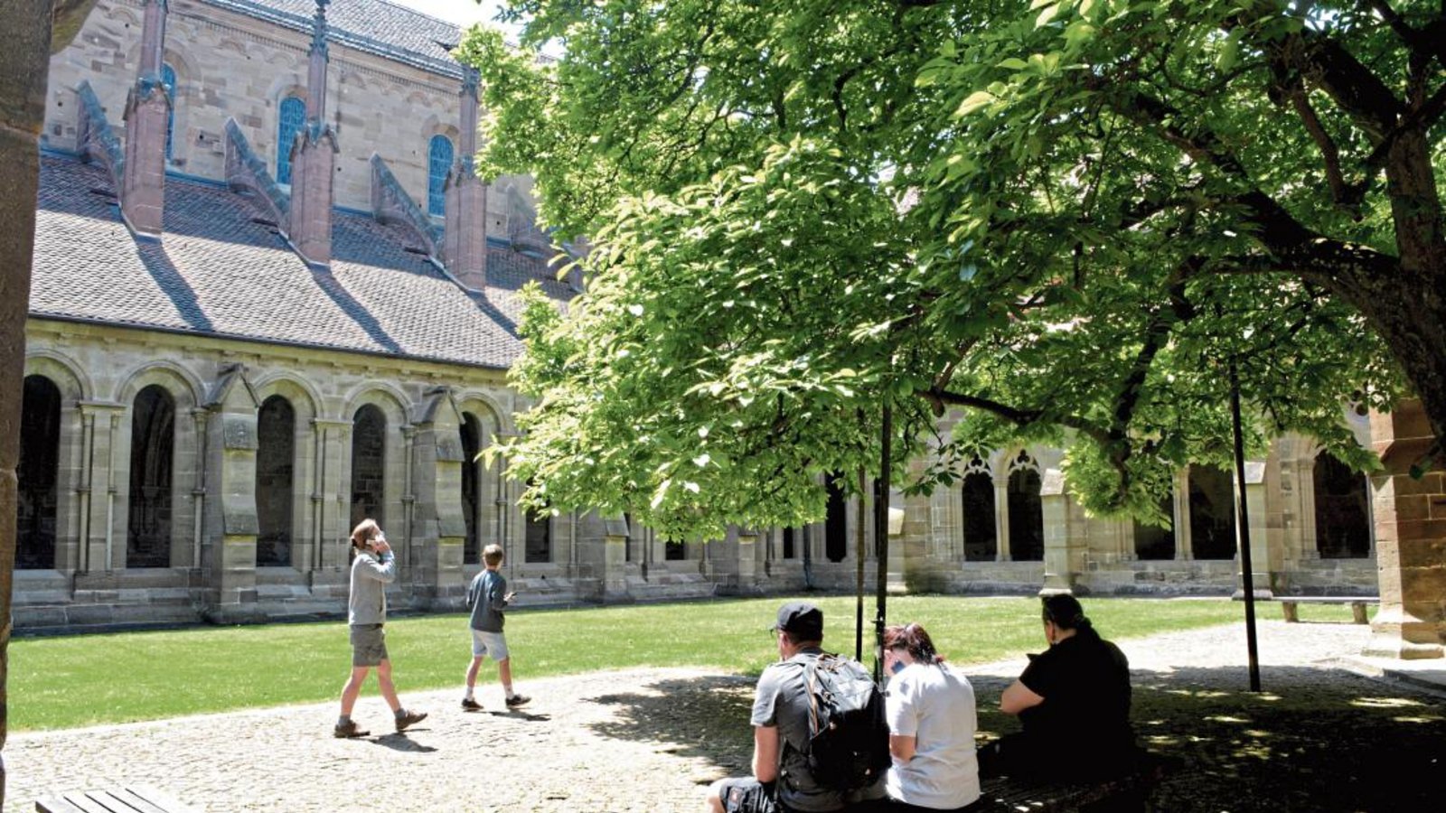 Die Besucher hatten viel Platz und Ruhe. Aber auch beim Klosterbesuch gelten die aktuellen Hygienevorschriften. Fotos: Stahlfeld Die Besucher hatten viel Platz und Ruhe. Aber auch beim Klosterbesuch gelten die aktuellen Hygienevorschriften. Fotos: Stahlfeld