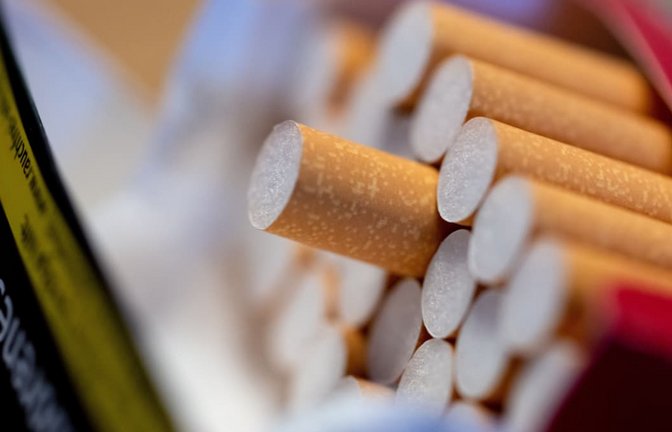 Der durchschnittliche Preis für eine Packung Zigaretten soll demnach bis 2030 schrittweise von aktuell rund 8 Euro auf fast 11,80 Euro steigen. Das wären etwa 40 Cent mehr als vor einer Woche vom Bundeskabinett beschlossen.<span class='image-autor'>Sven Hoppe/dpa</span>