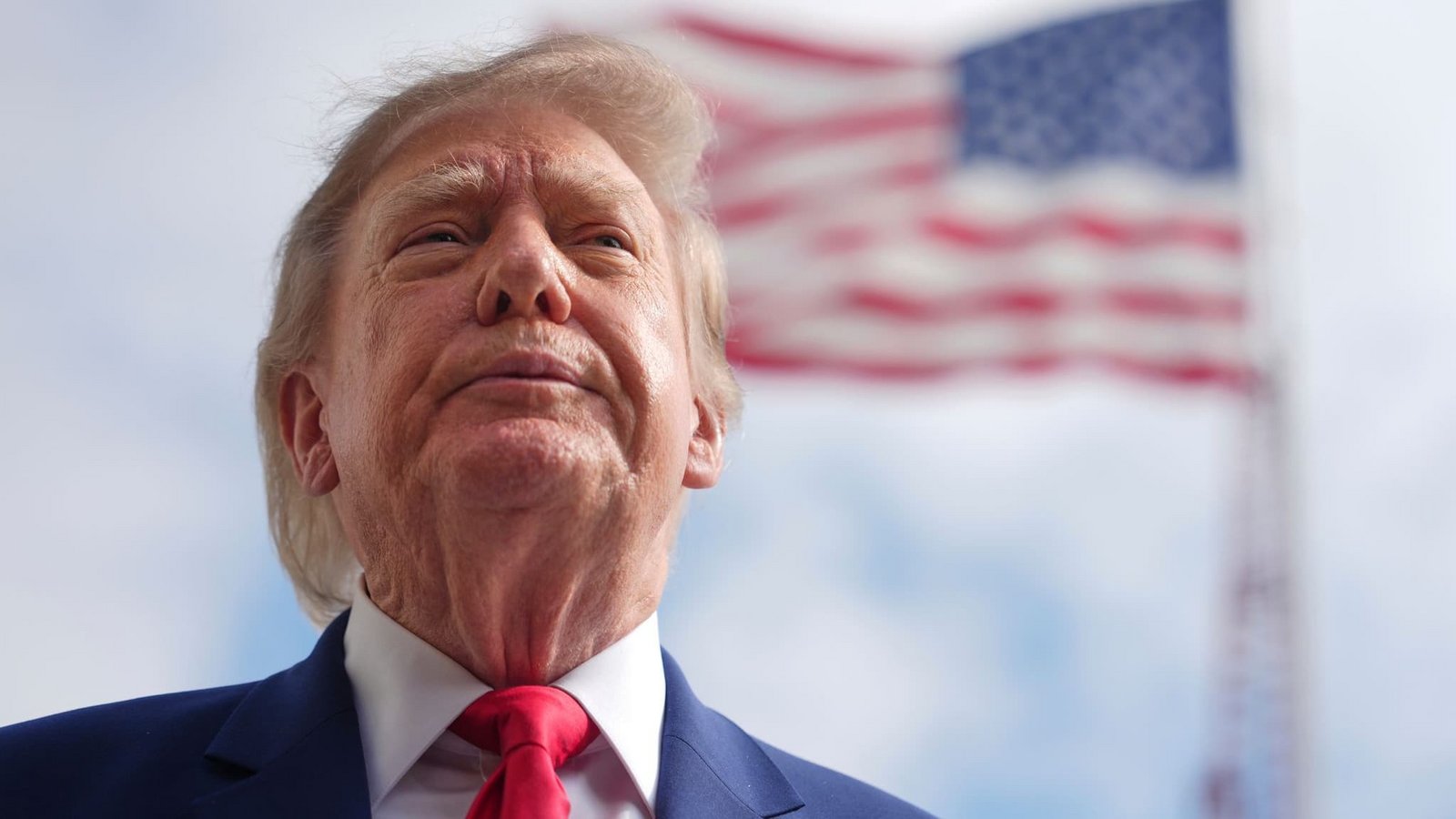 US-Präsident Trump hat neue Zölle gegen Russland vorerst auf Eis gelegt.Julia Demaree Nikhinson/AP/dpa
