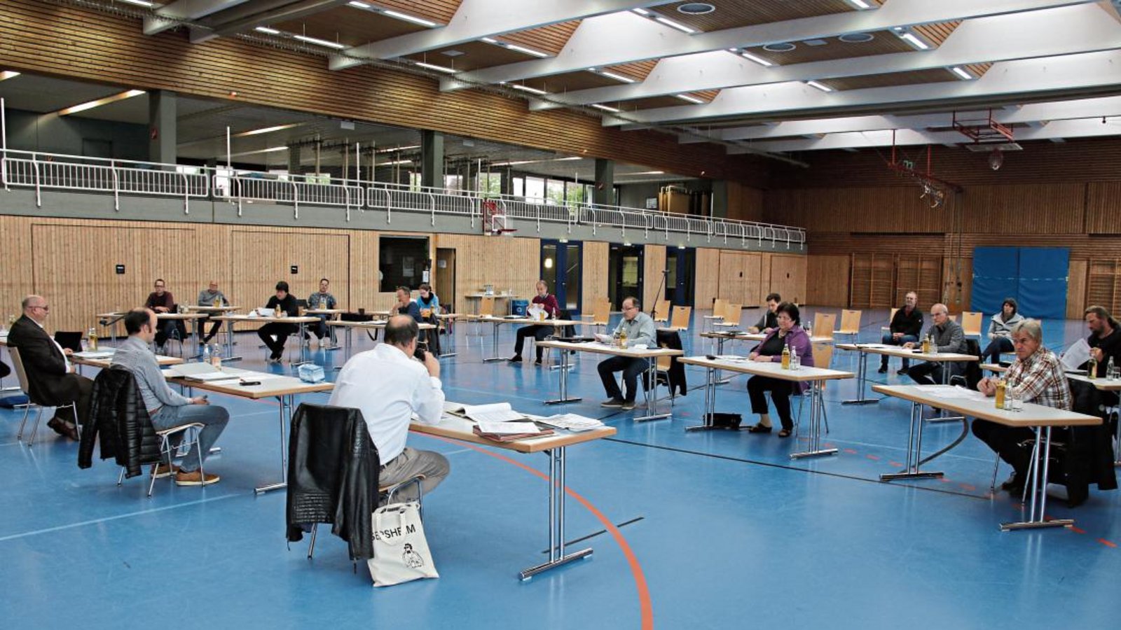 In der Sport- und Kulturhalle tagte am Donnerstagabend der Sersheimer Gemeinderat. Foto: Bögel In der Sport- und Kulturhalle tagte am Donnerstagabend der Sersheimer Gemeinderat. Foto: Bögel