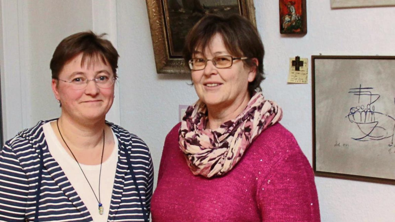 Karin Großkopf (links) und Elke Gratz leiten den Arbeitskreis Asyl in Oberriexingen. Foto: Lung