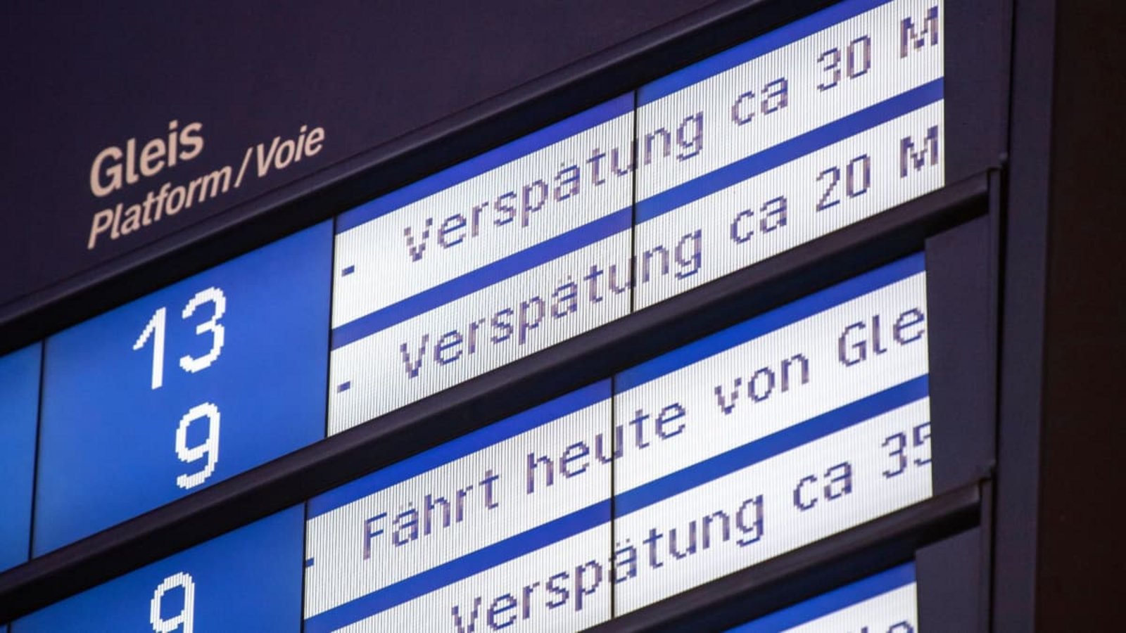 Die Hitze macht der Bahn zu schaffen. An einer Strecke kommt es nun zu Ausfällen. (Symbolfoto)Fabian Sommer/dpa