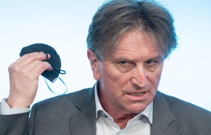 Sozialminister Manfred Lucha hat bei der Lohnfortzahlung für Impfverweigerer sparen wollen.<span class='image-autor'>Foto: dpa/Marijan Murat</span>