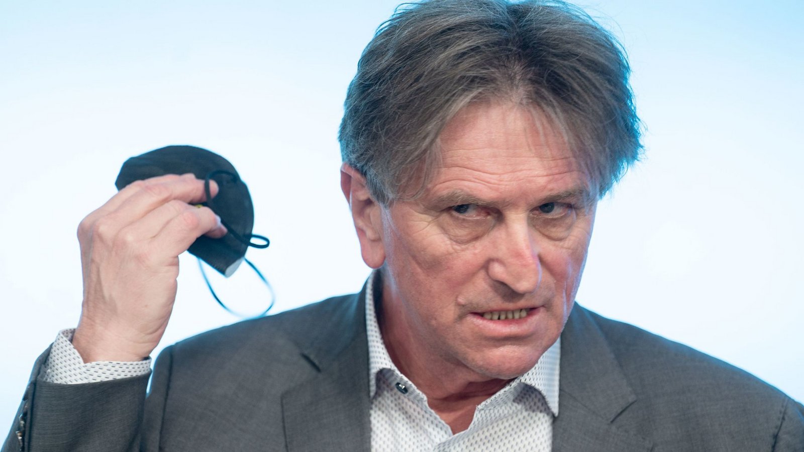 Sozialminister Manfred Lucha hat bei der Lohnfortzahlung für Impfverweigerer sparen wollen.Foto: dpa/Marijan Murat Sozialminister Manfred Lucha hat bei der Lohnfortzahlung für Impfverweigerer sparen wollen.Foto: dpa/Marijan Murat