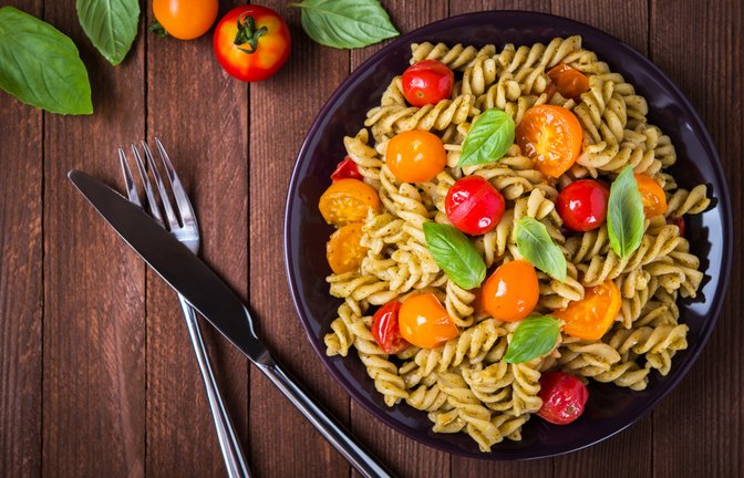 Darf auf keiner Grillparty fehlen: Der Nudelsalat<span class='image-autor'>Foto: Elenadesign / shutterstock.com</span>