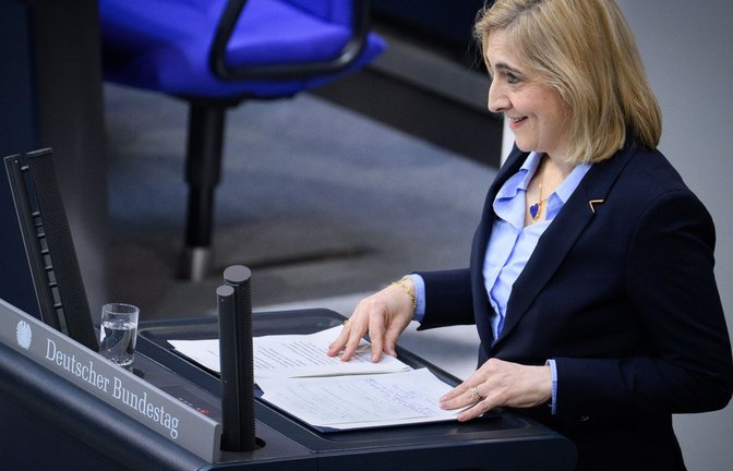 Gesundheitsministerin Nina Warken brachte Änderungen an der Krankenhausreform durch den Bundestag.<span class='image-autor'>Foto: Bernd von Jutrczenka/dpa</span>