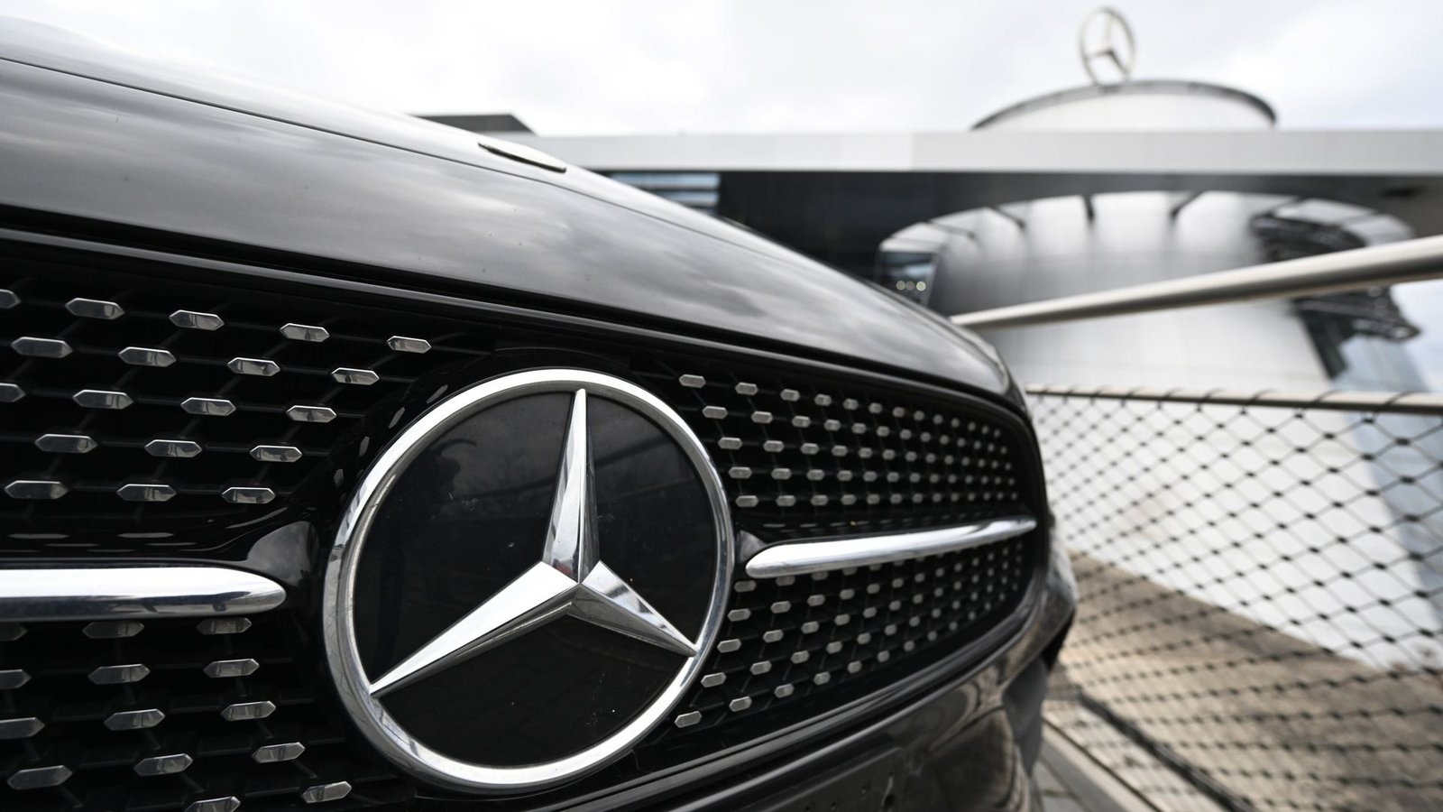 In Deutschland seien potenziell über 500 Fahrzeuge betroffen (Symbolbild).Foto: dpa/Bernd Weißbrod