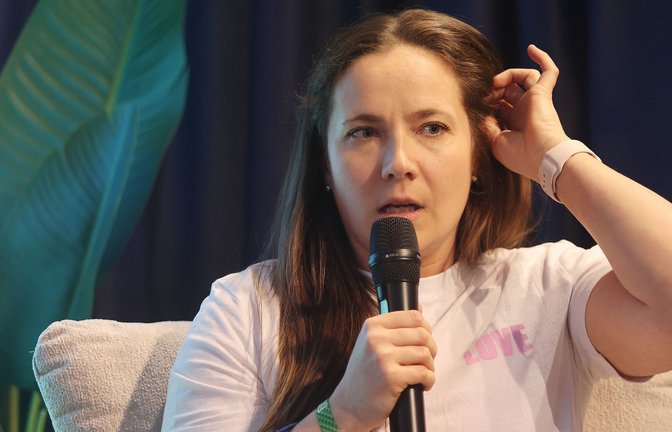 Roosa Koskelo (hier bei einem Talkformat in der Stuttgarter Scharrena) ist zurück im Volleyball – als Teammanagerin des Männer-Bundesligisten in Ludwigsburg.<span class='image-autor'>Foto: Baumann</span>