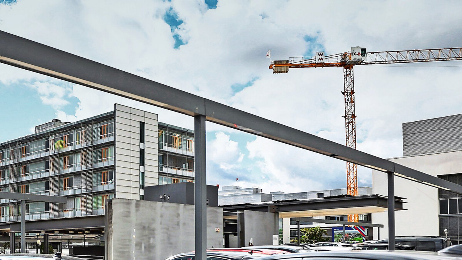 Die Parkplätze am Robert-Bosch-Krankenhaus reichen nicht aus. Für Entlastung könnte eine Seilbahn sorgen.Foto: Lichtgut/Christoph Schmidt Die Parkplätze am Robert-Bosch-Krankenhaus reichen nicht aus. Für Entlastung könnte eine Seilbahn sorgen.Foto: Lichtgut/Christoph Schmidt