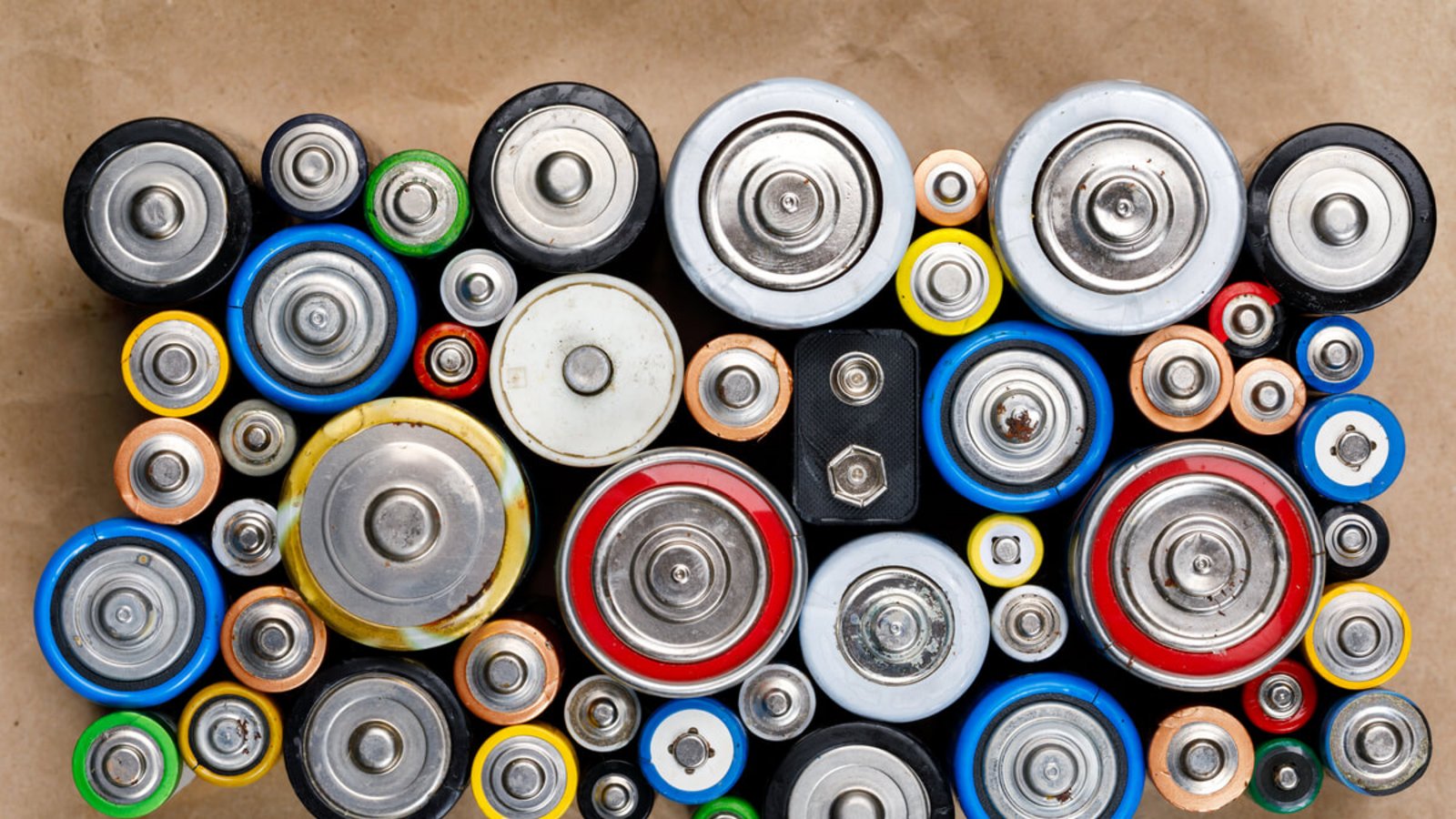 Erfahren Sie die wichtigsten Regeln, wie Sie Batterien richtig aufbewahren und was Sie bei der Lagerung beachten sollten.Foto: Dmitry Naumov / Shutterstock.com Erfahren Sie die wichtigsten Regeln, wie Sie Batterien richtig aufbewahren und was Sie bei der Lagerung beachten sollten.Foto: Dmitry Naumov / Shutterstock.com
