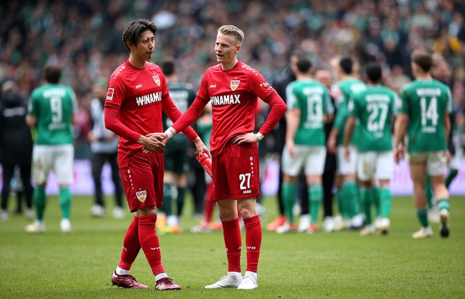 Hiroki Ito und Chris Führich – Enttäuschung nach dem 1:2 des VfB Stuttgart beim SV Werder Bremen.<span class='image-autor'>Foto: /</span>