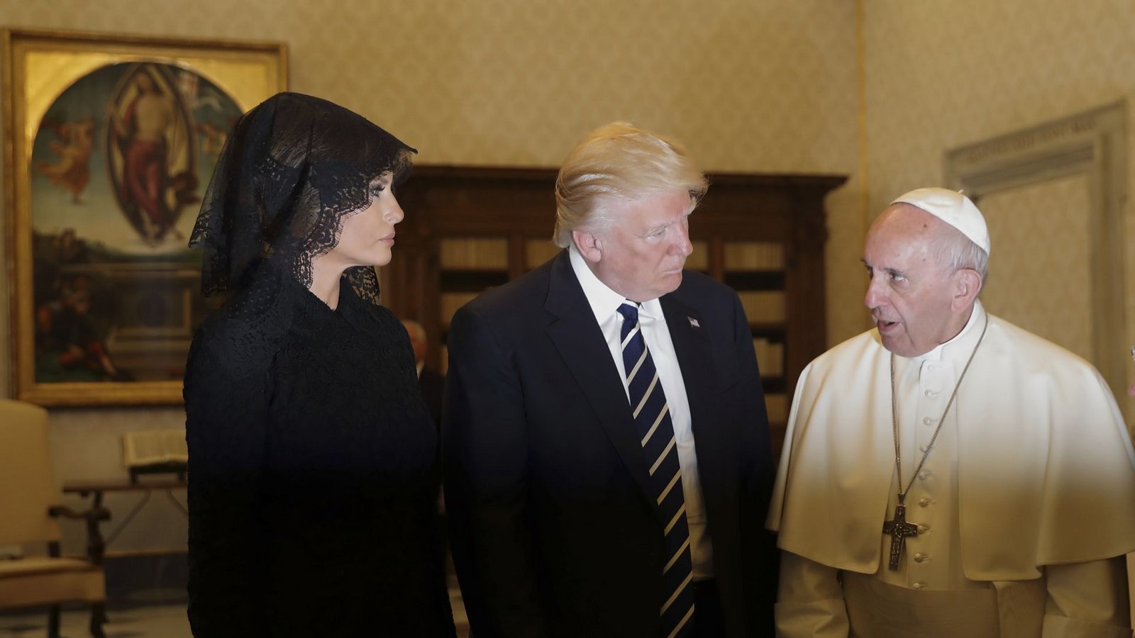 Papst Franziskus trifft am 24.05.2017 im Vatikan den damaligen US-Präsidenten Donald Trump und seine Frau Melania.Foto: AP Pool/Alessandra Tarantino Papst Franziskus trifft am 24.05.2017 im Vatikan den damaligen US-Präsidenten Donald Trump und seine Frau Melania.Foto: AP Pool/Alessandra Tarantino