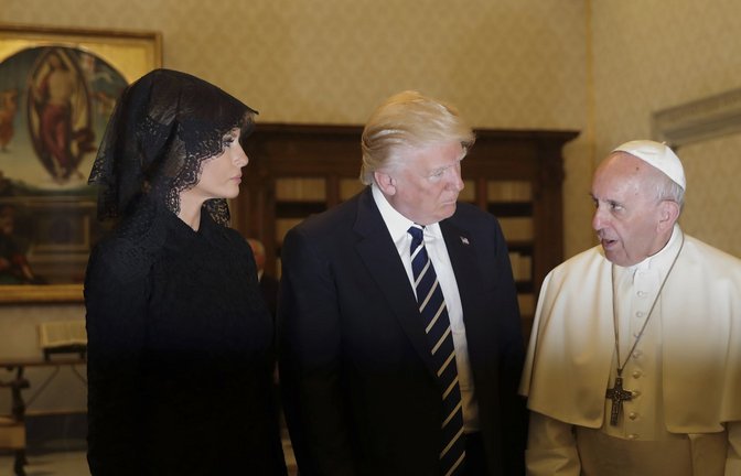 Papst Franziskus  trifft am 24.05.2017 im Vatikan den damaligen US-Präsidenten Donald Trump  und seine Frau Melania.<span class='image-autor'>Foto: AP Pool/Alessandra Tarantino</span>