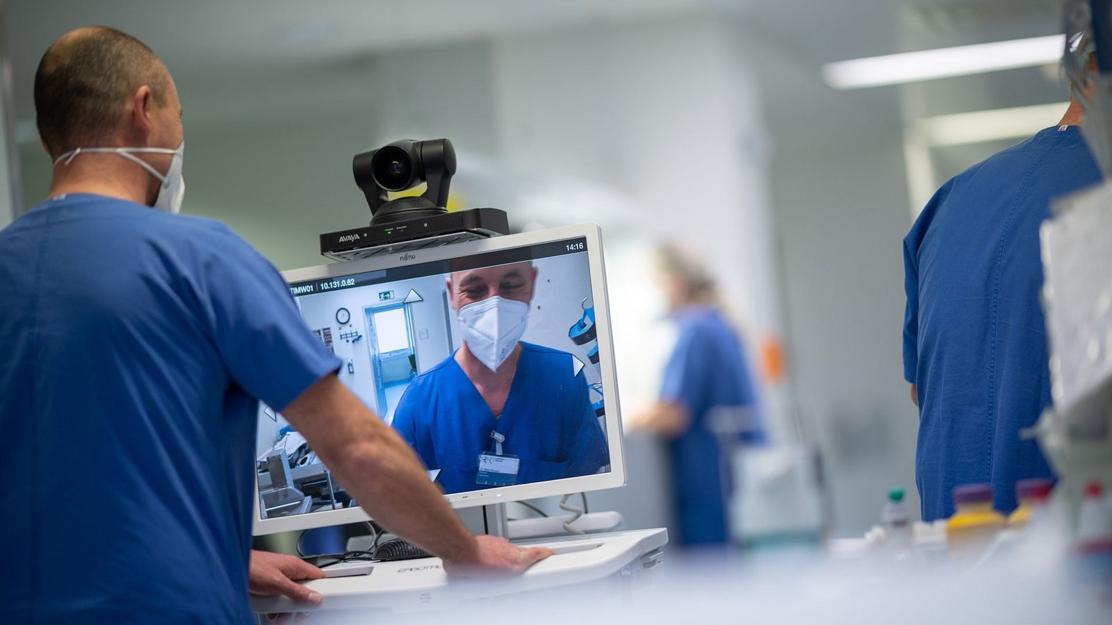 Per Videoschalte können Krankenhausärzte bei Bedarf Spezialisten hinzuziehen.Foto: picture alliance/dpa/Sebastian Gollnow