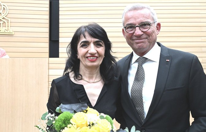 Muhterem Aras (Bündnis 90/Die Grünen)gratuliert Thomas Strobl (CDU).<span class='image-autor'>Foto: Bernd Weißbrod/dpa</span>