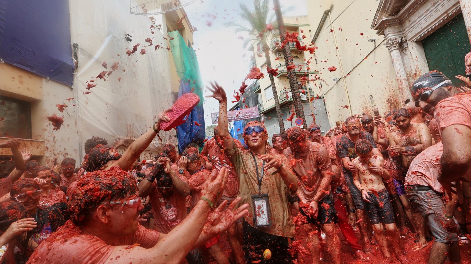 Am Fest nehmen auch Tausende Besucher aus dem Ausland teil.Foto: Alberto Saiz/AP/dpa Am Fest nehmen auch Tausende Besucher aus dem Ausland teil.Foto: Alberto Saiz/AP/dpa