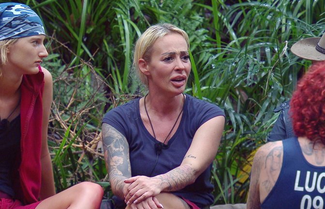 Cora Schumacher (Mitte) spricht über ihre Probleme mit ihrem Ex-Mann und Sohn.<span class='image-autor'>Foto: RTL/Tag 2</span>