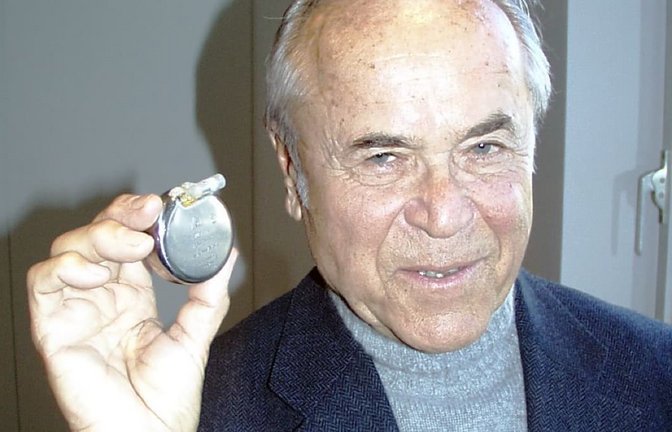 Heinz-Joachim Sykosch, der Chirurg, der am 2. Oktober 1961 den ersten Herzschrittmacher implantiert hat<span class='image-autor'>HHU (Archiv Stabsstelle Presse und Kommunikation HHU)</span>