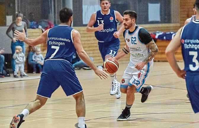 Haydar Bulut (am Ball) avancierte mit 22 Zählern, davon fünf Drei-Punkte-Würfe, zum erfolgreichsten Werfer der BSG Vaihingen/Sachsenheim. Fotos: Leitner