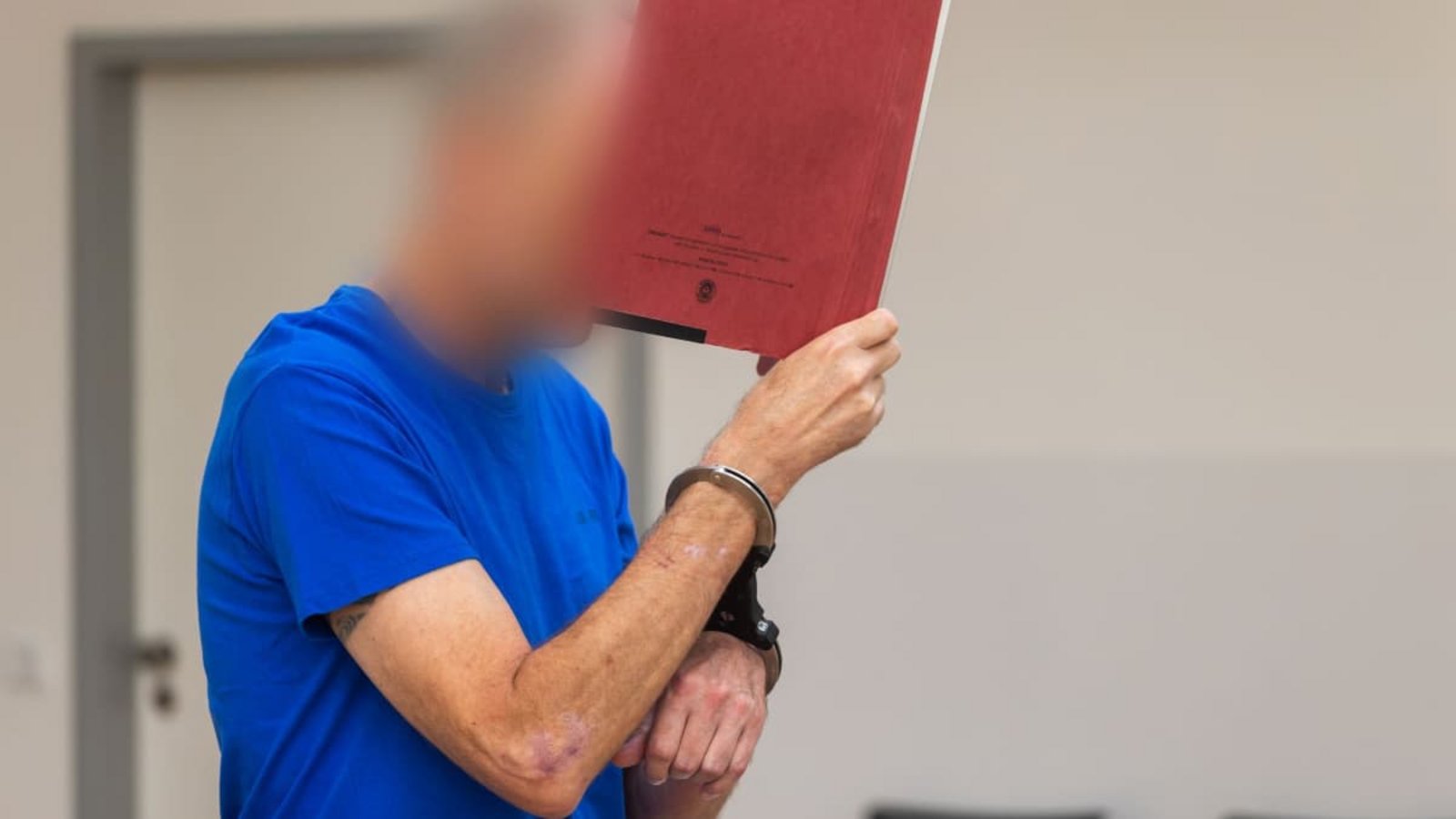 Prozess am Landgericht Freiburg: Der Angeklagte soll seine achtjährige Tochter getötet haben.Philipp von Ditfurth/dpa Prozess am Landgericht Freiburg: Der Angeklagte soll seine achtjährige Tochter getötet haben.Philipp von Ditfurth/dpa