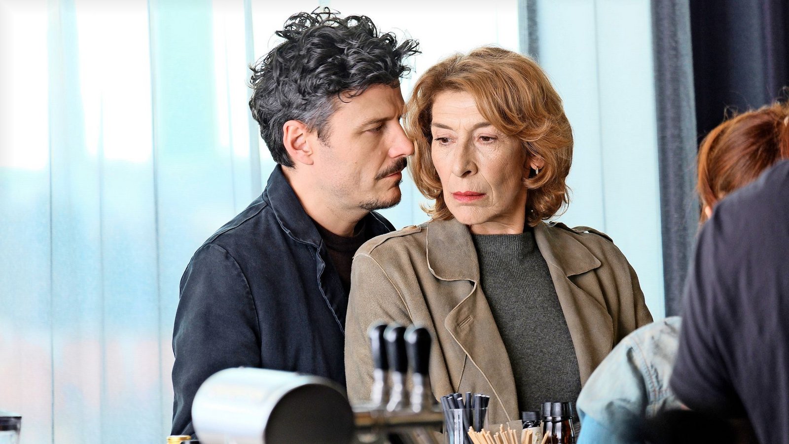 Constanze Laux (Adele Neuhauser) lässt sich auf  den Escort Ricardo Westerhoff (Manuel Rubey) ein.Foto: BR/Bavaria Fiction GmbH/Jacqueli