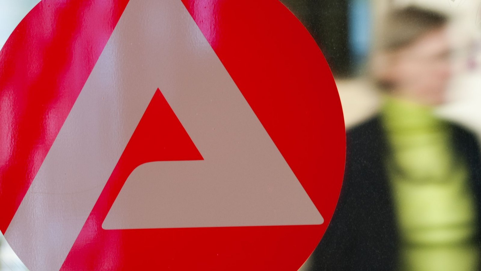 Langzeitarbeitslose könnten künftig 1000 Euro Prämie erhalten, wenn sie neue Arbeit antreten und mindestens ein Jahr behalten.Foto: picture alliance/dpa/Uwe Anspach Langzeitarbeitslose könnten künftig 1000 Euro Prämie erhalten, wenn sie neue Arbeit antreten und mindestens ein Jahr behalten.Foto: picture alliance/dpa/Uwe Anspach