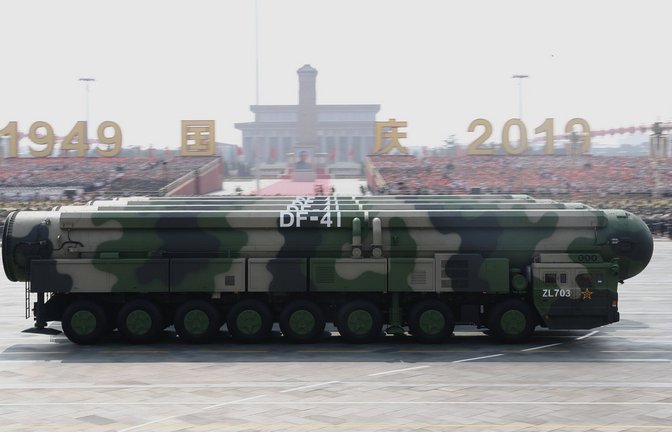 Die modernste chinesische Interkontinentalrakete, Dongfeng 41, wurde bei der Militärparade zum chinesischen Nationalfeiertag am 1. Oktober 2019 der Öffentlichkeit vorgestellt.<span class='image-autor'>Foto: Imago/Xinhua</span>