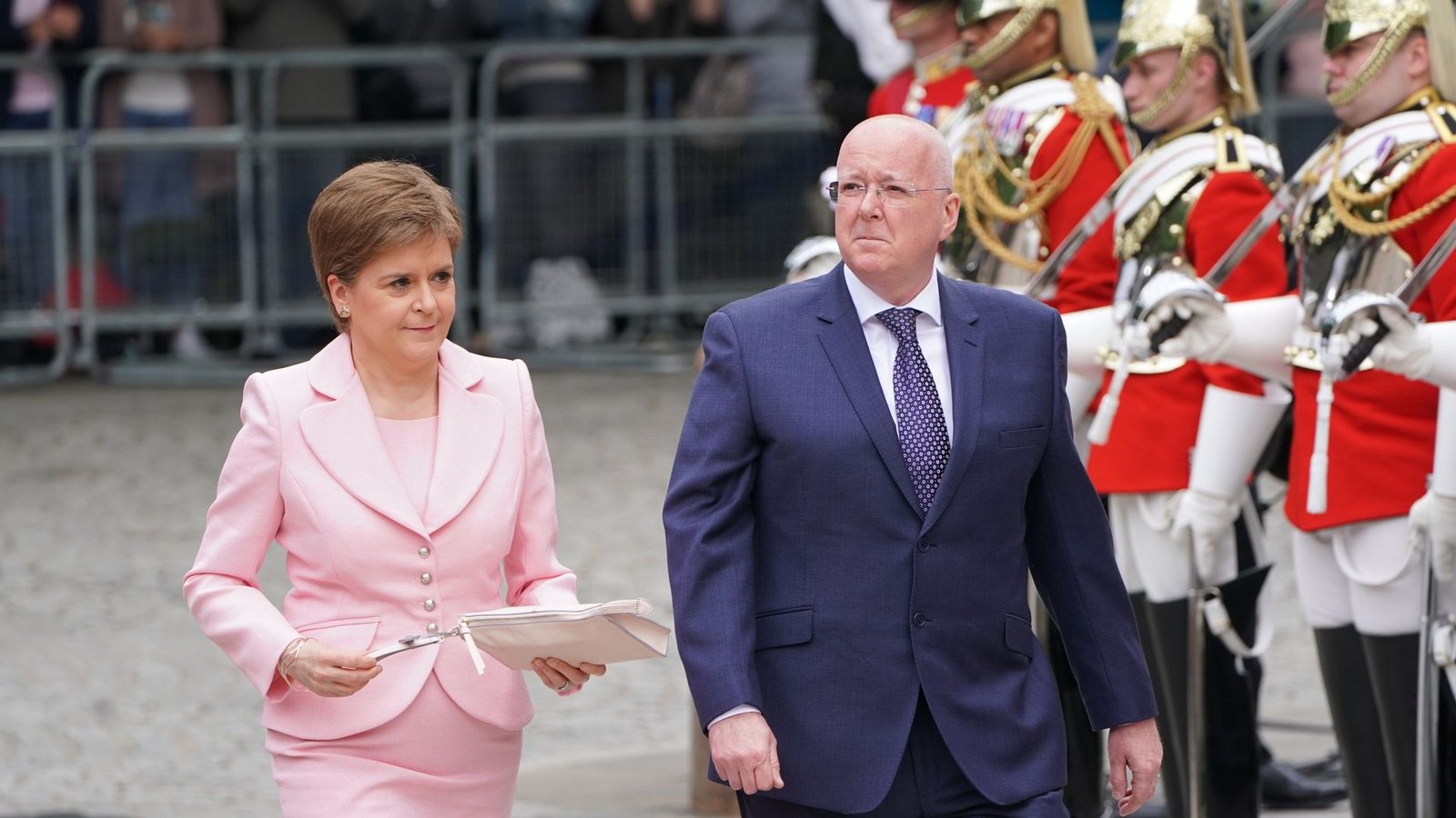 Die ehemalige schottische Premierministerin Nicola Sturgeon (l.) und ihr Ehemann Peter Murrell.Foto: Kirsty O'connor/PA/dpa